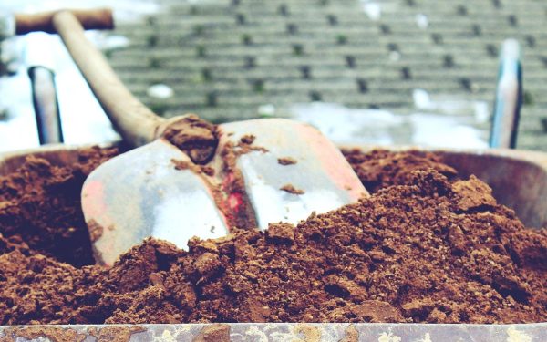 pokes fun at, sand, shovel, digging, work, wheelbarrow, gardening, garden, cart, transport, gardening equipment, working device, nature, work equipment, construction work, craft, tool